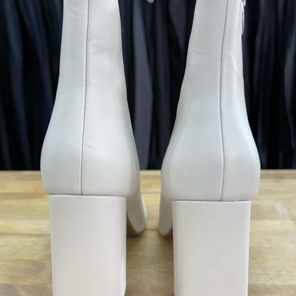 Elegant White Women's Boots Marc Fisher sz 10m - Picture 9 of 11
